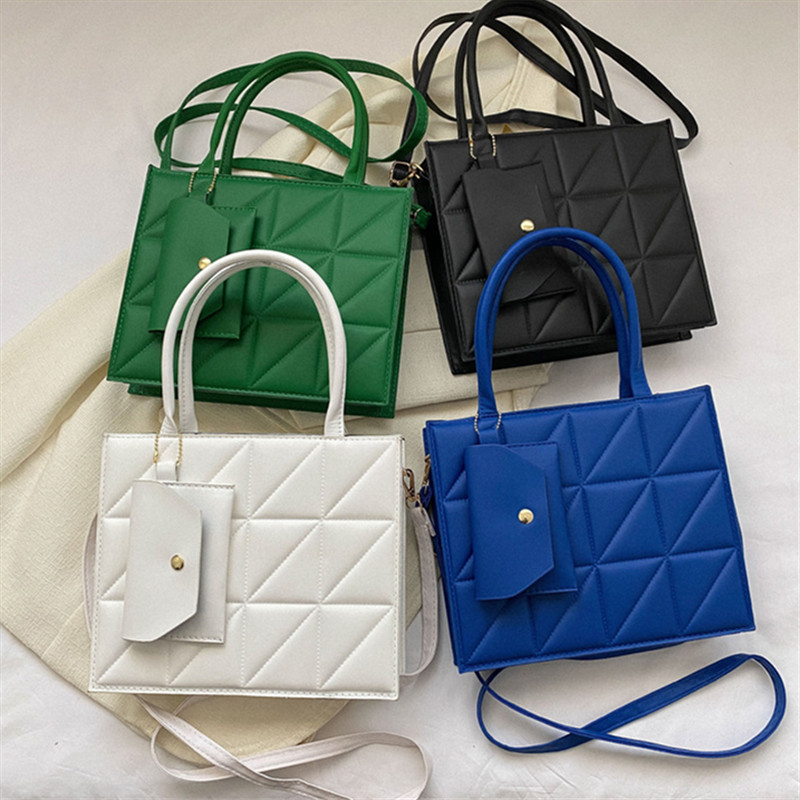 Стильная стеганая сумка-тоут,  – обзор и цена Structured Handbag Top Handle