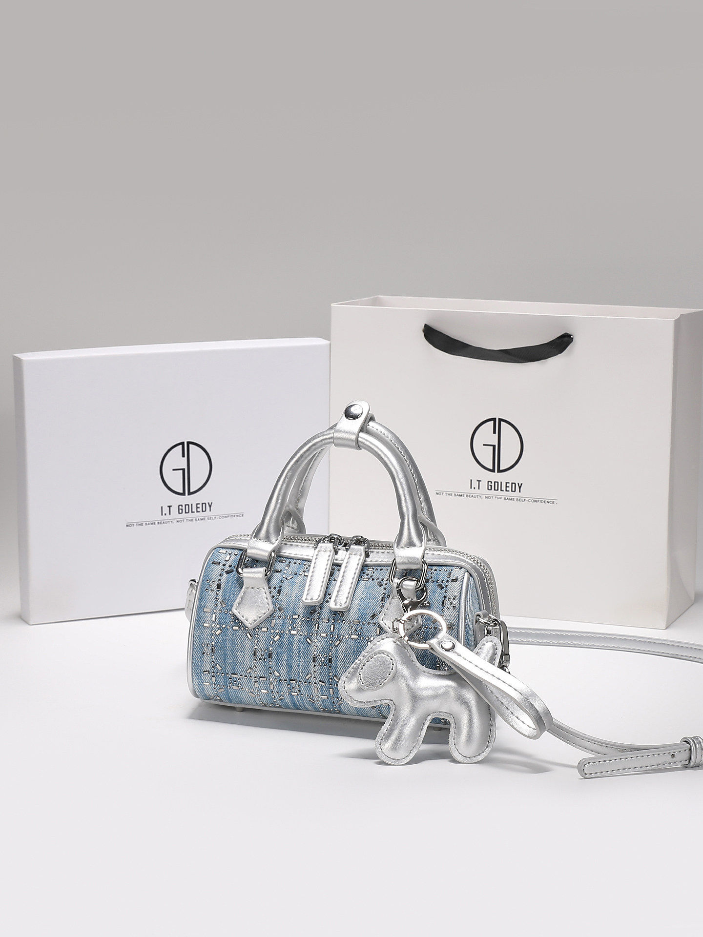 Роскошная винтажная сумка-бост – обзор и цена Luxury Bags Denim